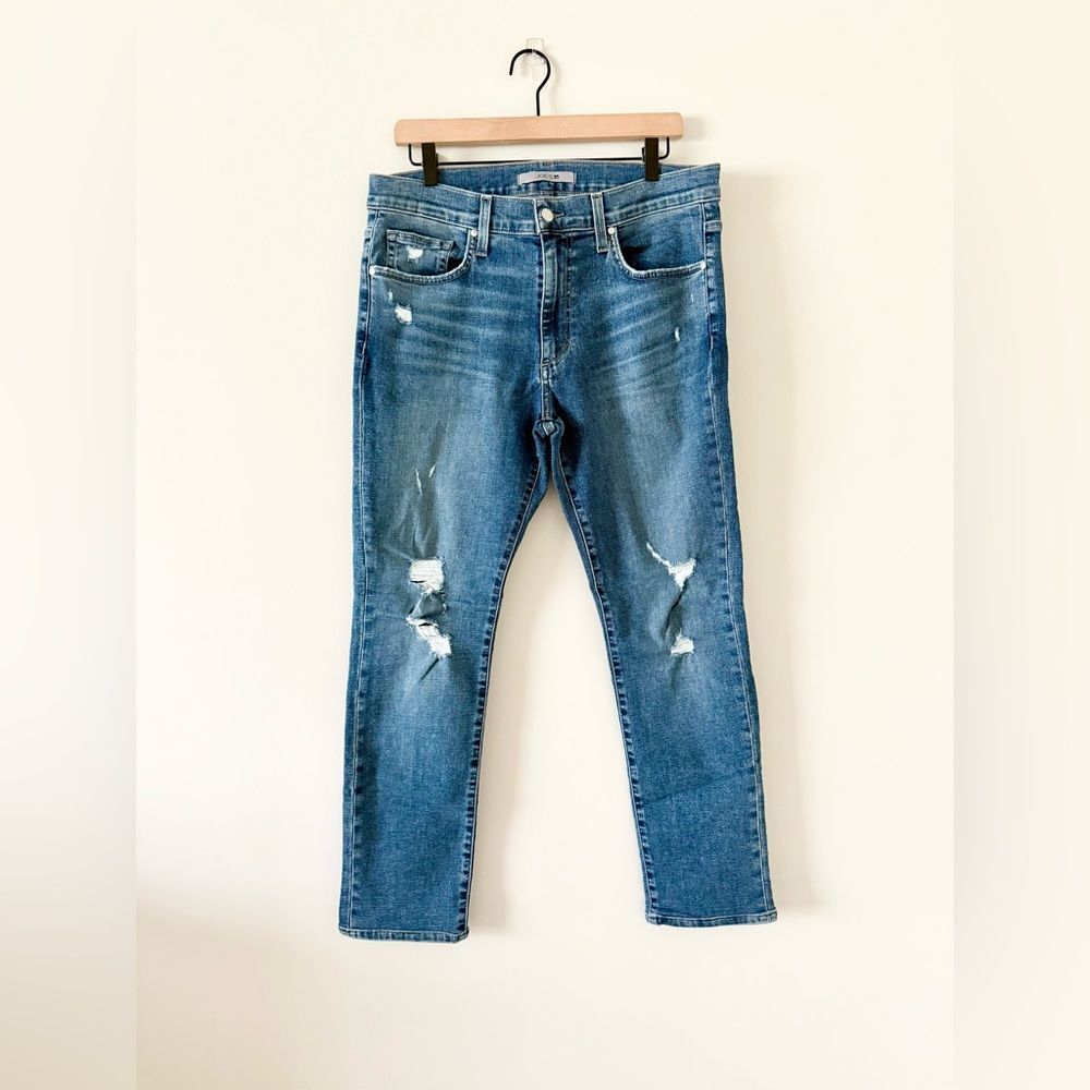 Joe's Jean Straight Leg Distressed in Medium Wash - Size 32